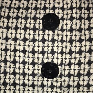 Blacks and white patterned skirt 18 Isaac mizrahi 10% wool